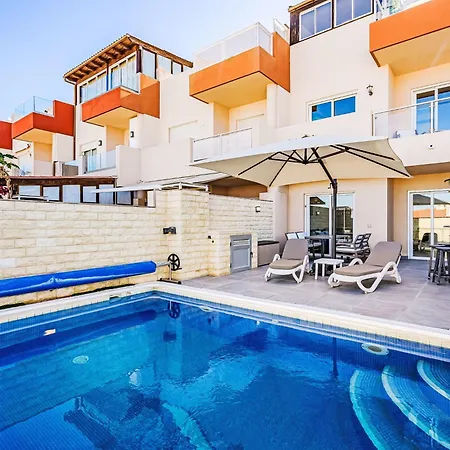 Holiday home Versatile Oasis By Interhome